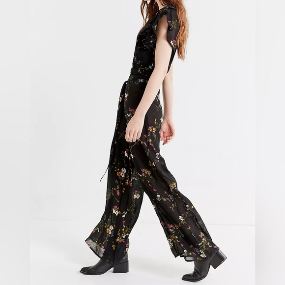 NWT Urban Outfitters UO Marie Prairie Wrap Jumpsuit Floral Print Size 10 - Picture 5 of 16